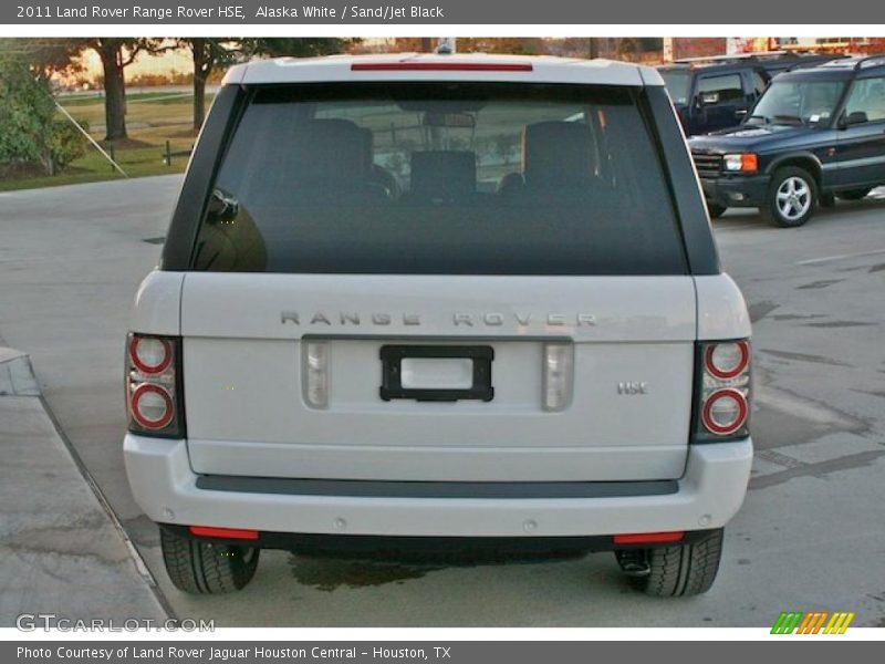 Alaska White / Sand/Jet Black 2011 Land Rover Range Rover HSE
