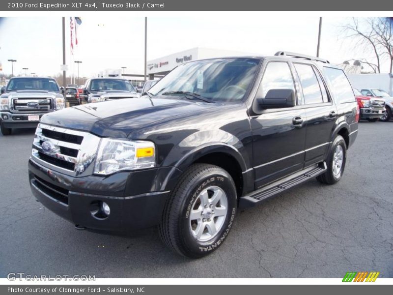 Front 3/4 View of 2010 Expedition XLT 4x4