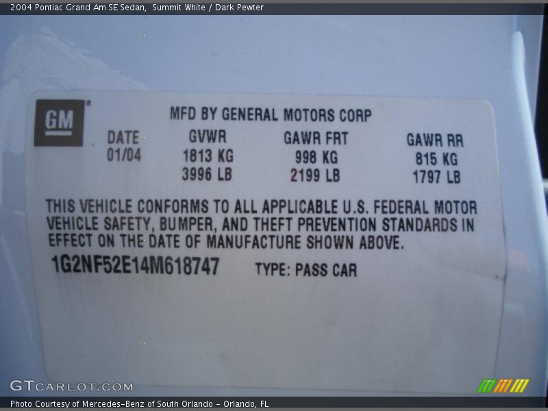 Summit White / Dark Pewter 2004 Pontiac Grand Am SE Sedan