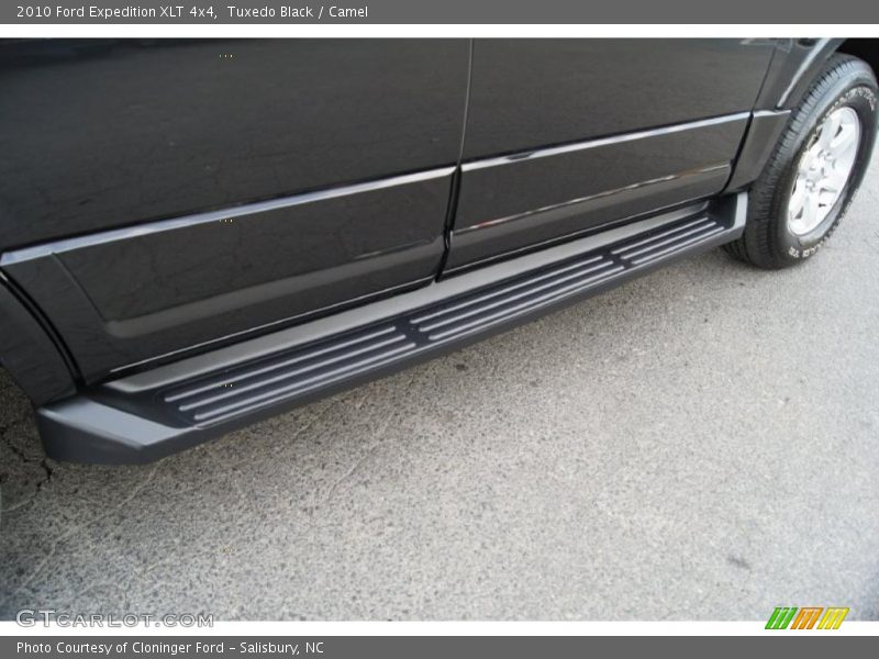 Tuxedo Black / Camel 2010 Ford Expedition XLT 4x4