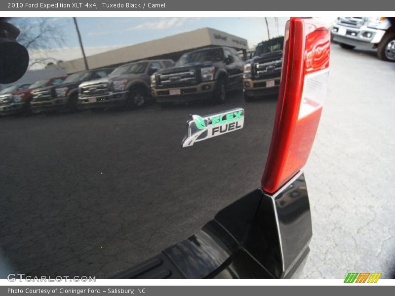 Tuxedo Black / Camel 2010 Ford Expedition XLT 4x4