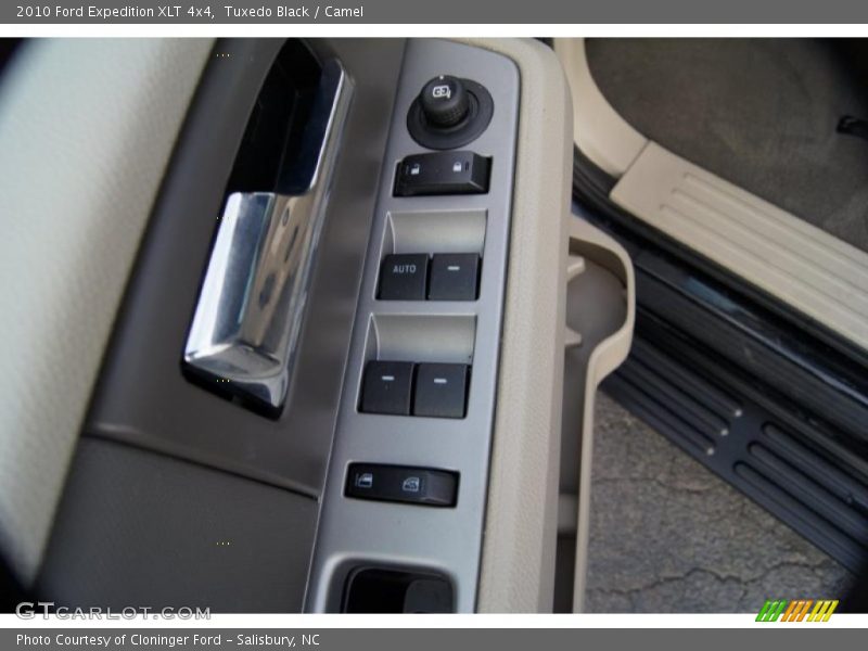 Tuxedo Black / Camel 2010 Ford Expedition XLT 4x4