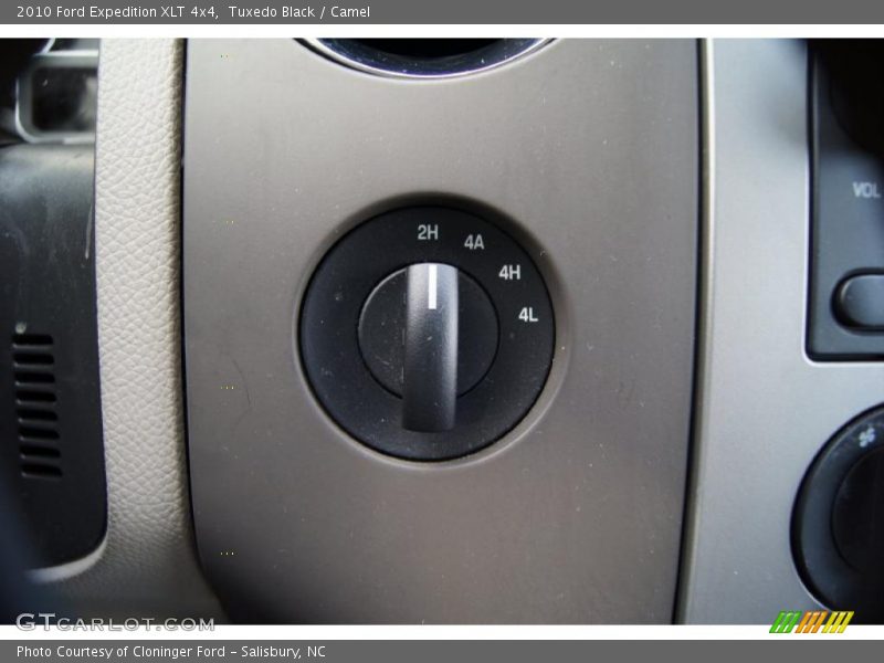 Tuxedo Black / Camel 2010 Ford Expedition XLT 4x4