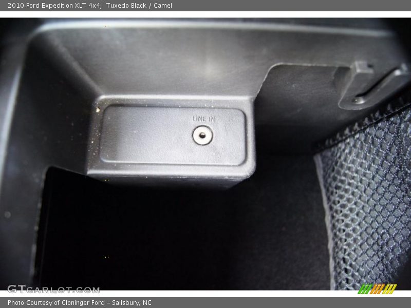 Tuxedo Black / Camel 2010 Ford Expedition XLT 4x4