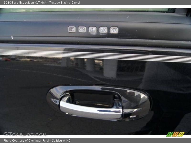 Tuxedo Black / Camel 2010 Ford Expedition XLT 4x4