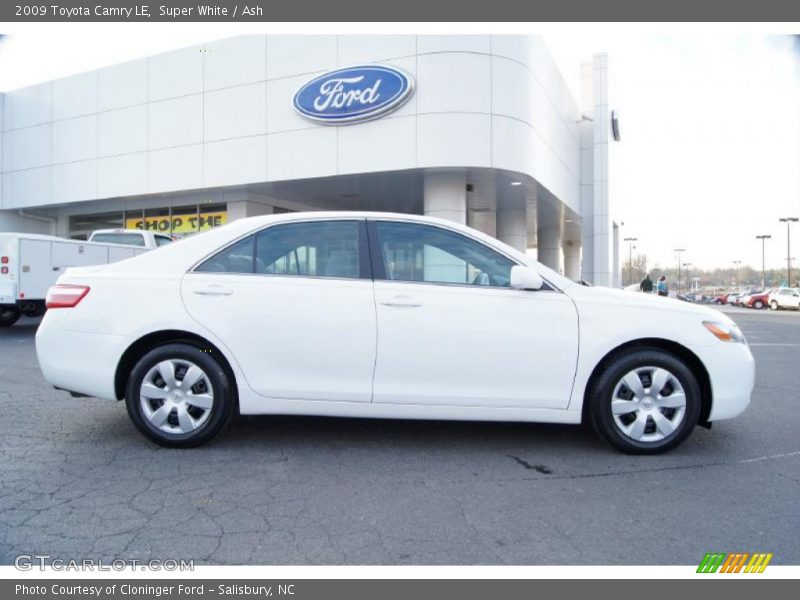 Super White / Ash 2009 Toyota Camry LE