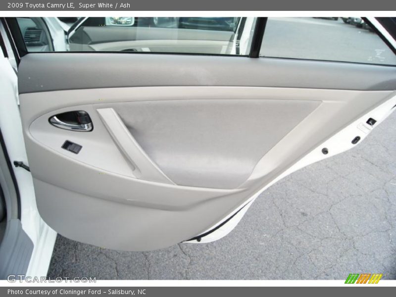 Super White / Ash 2009 Toyota Camry LE