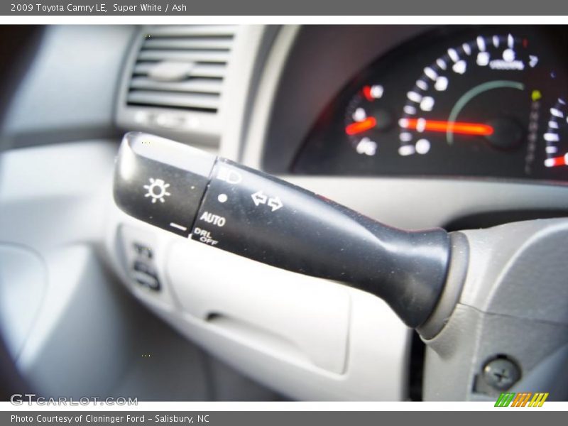 Super White / Ash 2009 Toyota Camry LE