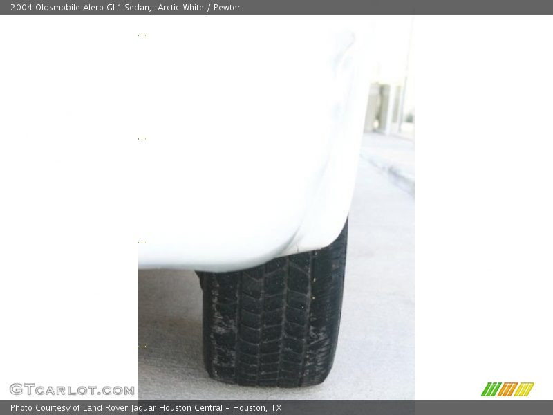 Arctic White / Pewter 2004 Oldsmobile Alero GL1 Sedan