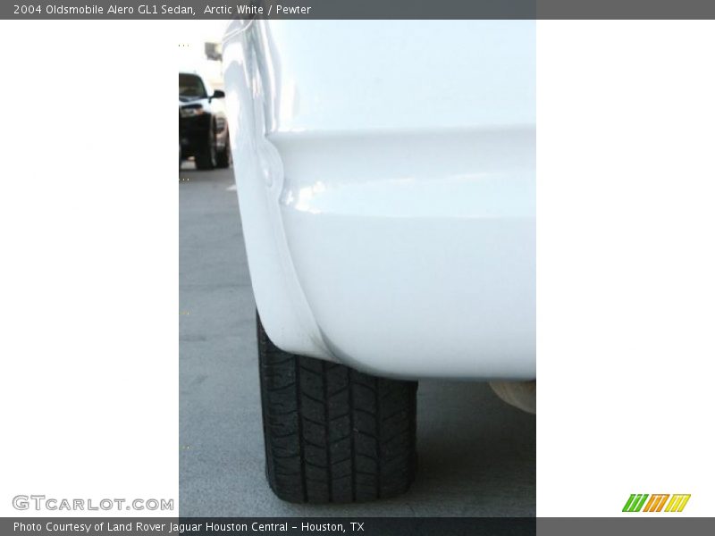 Arctic White / Pewter 2004 Oldsmobile Alero GL1 Sedan
