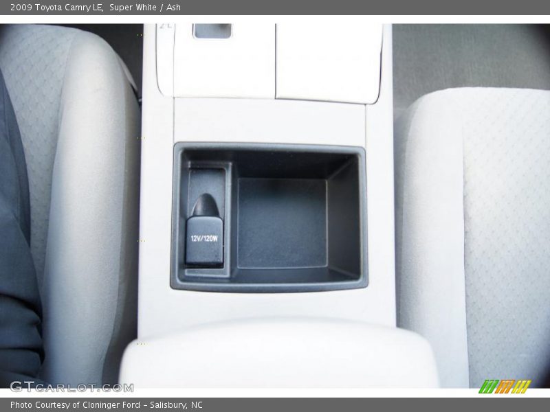 Super White / Ash 2009 Toyota Camry LE