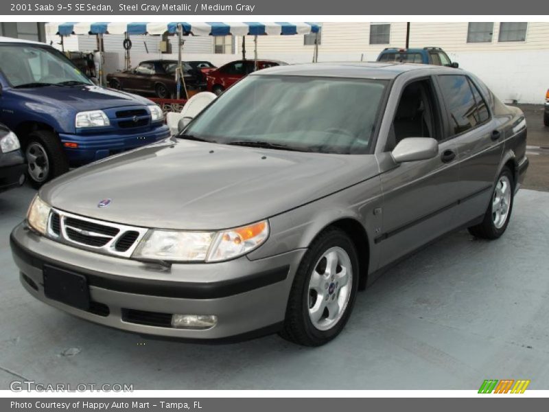 Front 3/4 View of 2001 9-5 SE Sedan