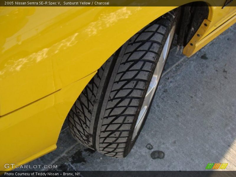 Sunburst Yellow / Charcoal 2005 Nissan Sentra SE-R Spec V