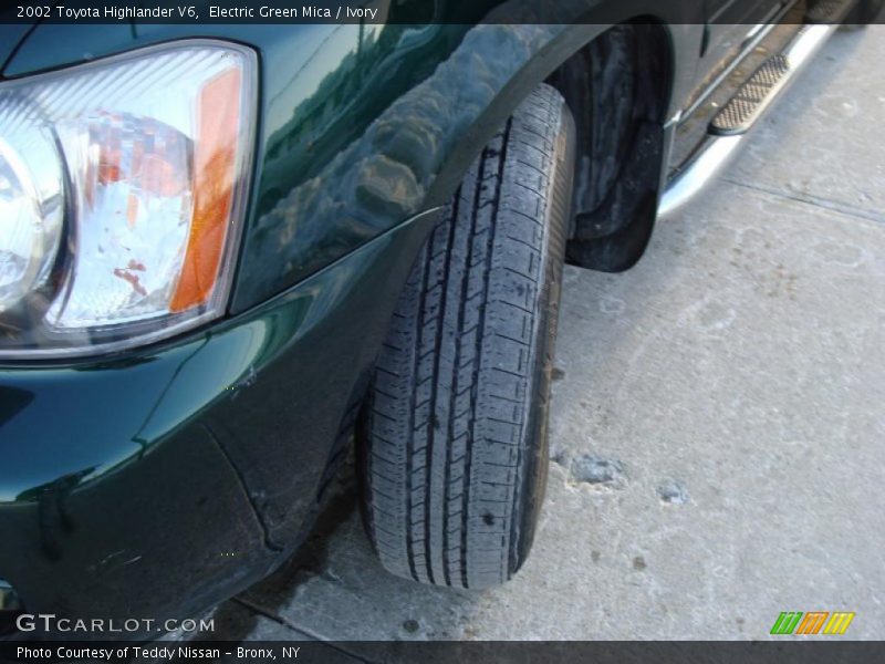 Electric Green Mica / Ivory 2002 Toyota Highlander V6
