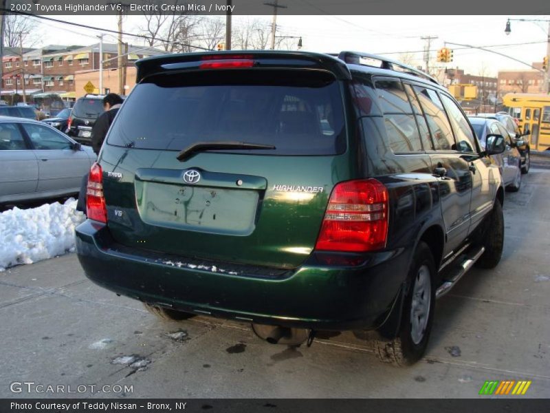 Electric Green Mica / Ivory 2002 Toyota Highlander V6