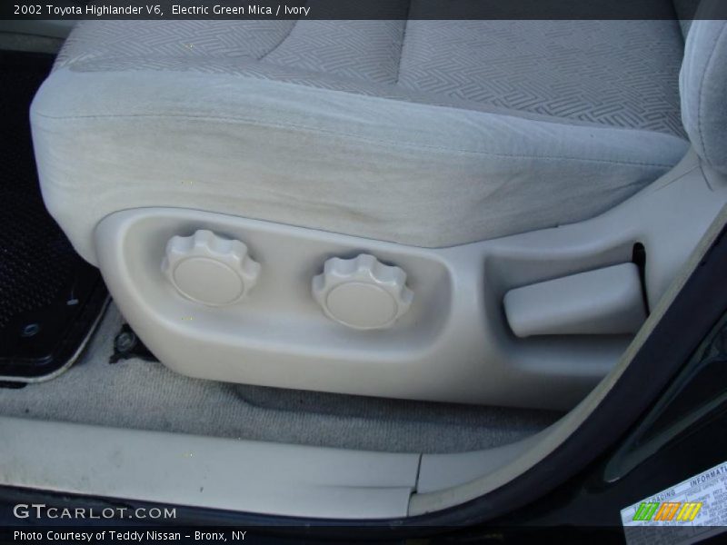 Electric Green Mica / Ivory 2002 Toyota Highlander V6