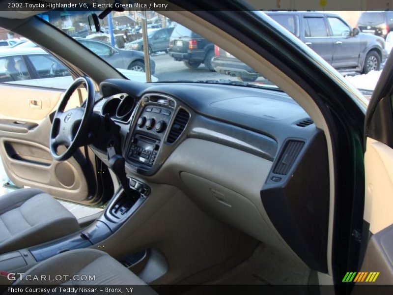 Electric Green Mica / Ivory 2002 Toyota Highlander V6