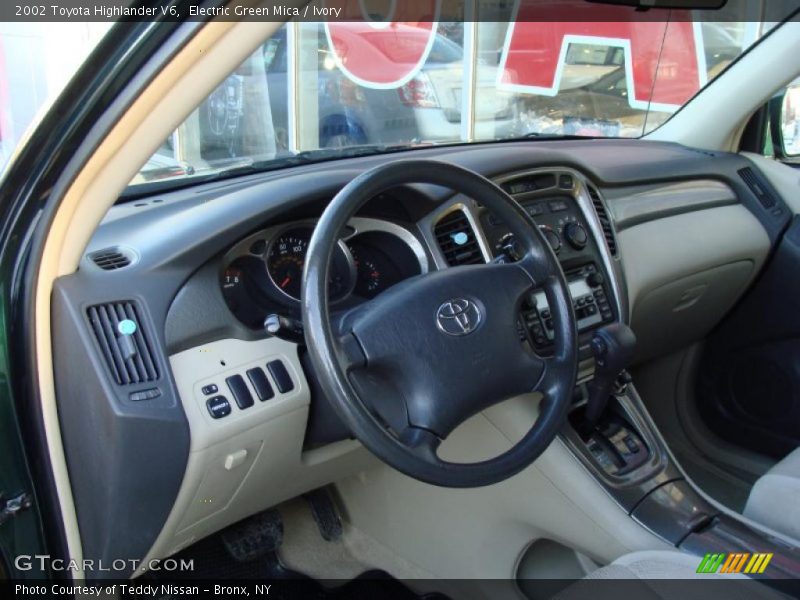 Electric Green Mica / Ivory 2002 Toyota Highlander V6