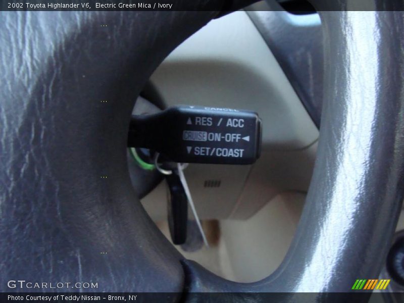 Electric Green Mica / Ivory 2002 Toyota Highlander V6