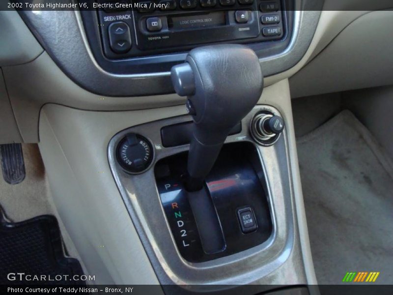 Electric Green Mica / Ivory 2002 Toyota Highlander V6