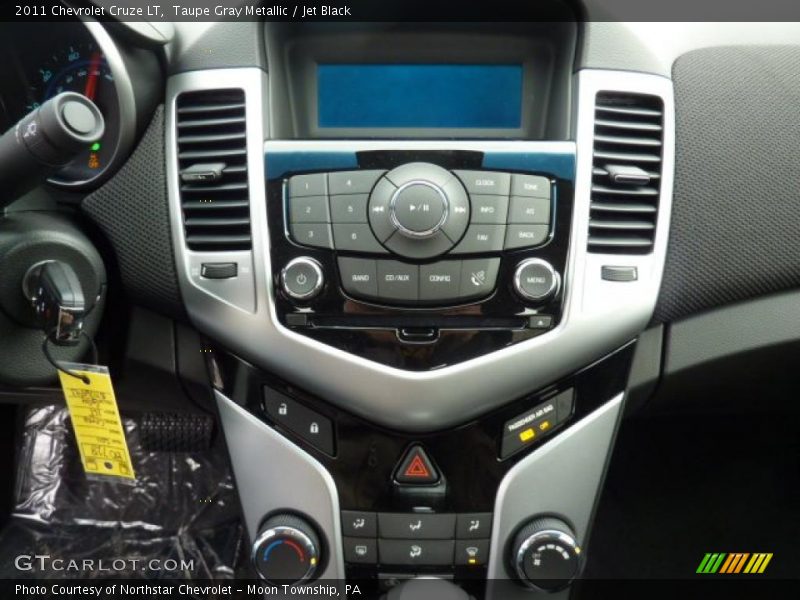 Taupe Gray Metallic / Jet Black 2011 Chevrolet Cruze LT