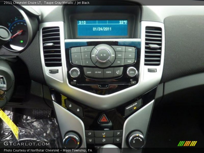 Taupe Gray Metallic / Jet Black 2011 Chevrolet Cruze LT