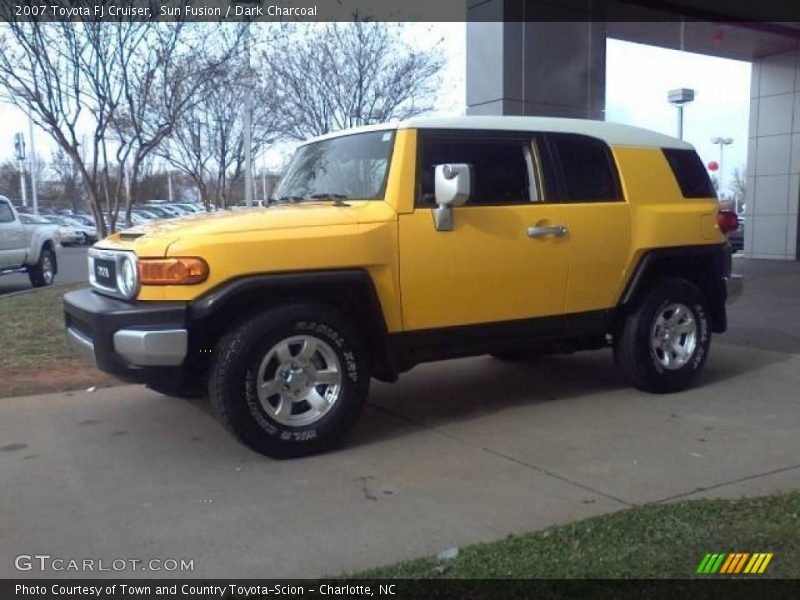 Sun Fusion / Dark Charcoal 2007 Toyota FJ Cruiser