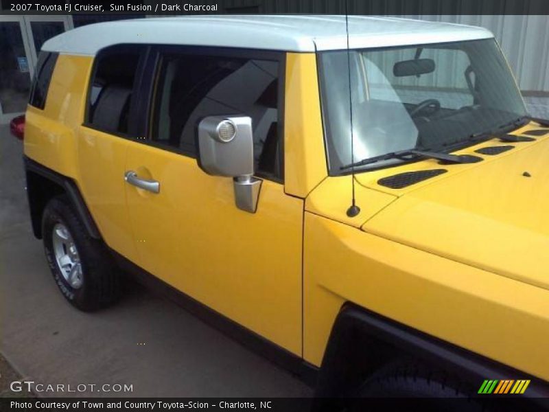 Sun Fusion / Dark Charcoal 2007 Toyota FJ Cruiser