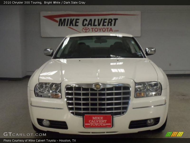 Bright White / Dark Slate Gray 2010 Chrysler 300 Touring