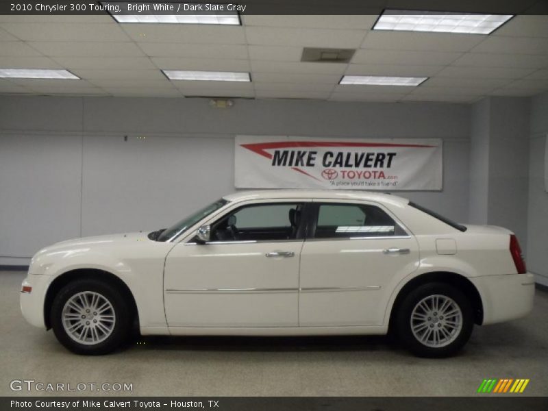 Bright White / Dark Slate Gray 2010 Chrysler 300 Touring