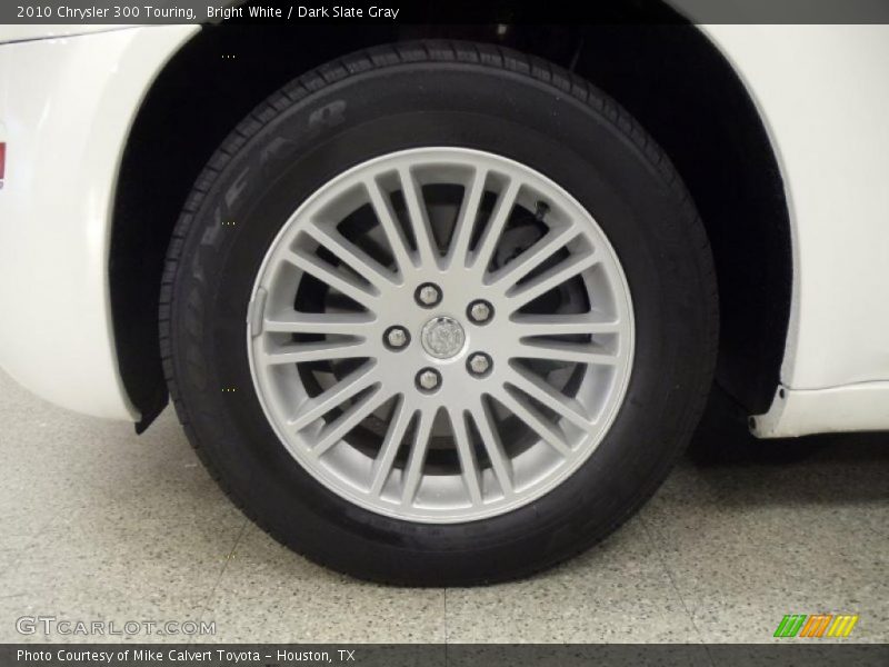 Bright White / Dark Slate Gray 2010 Chrysler 300 Touring