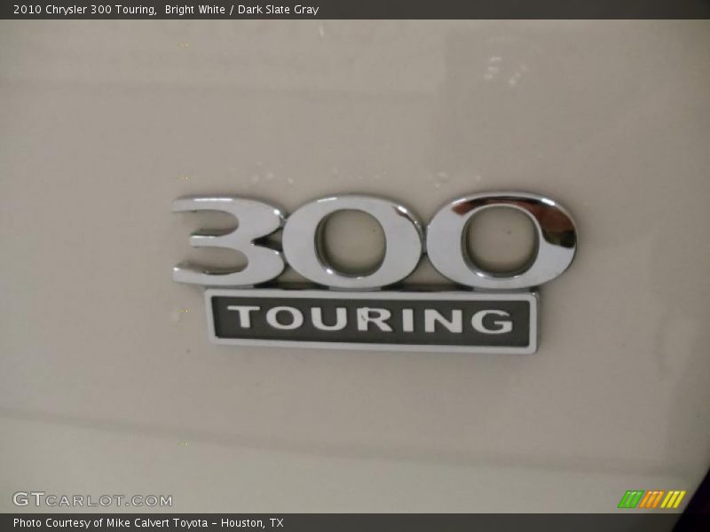 Bright White / Dark Slate Gray 2010 Chrysler 300 Touring