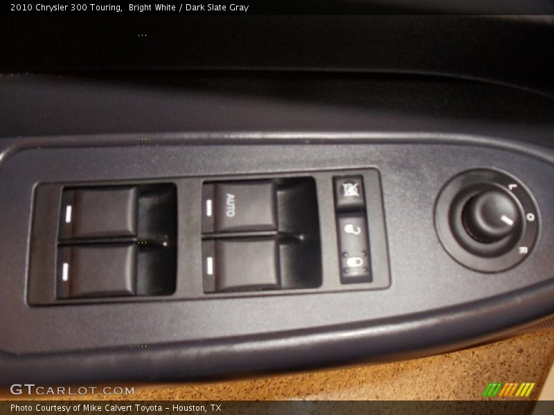 Bright White / Dark Slate Gray 2010 Chrysler 300 Touring