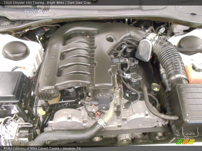 Bright White / Dark Slate Gray 2010 Chrysler 300 Touring