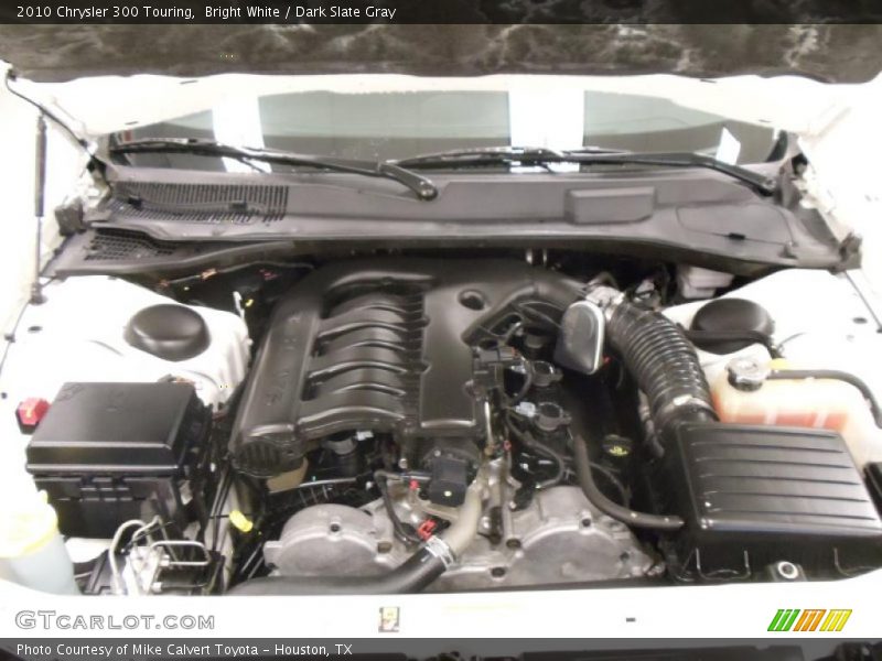 Bright White / Dark Slate Gray 2010 Chrysler 300 Touring