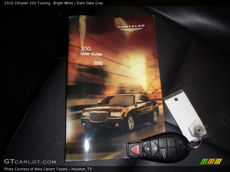 Bright White / Dark Slate Gray 2010 Chrysler 300 Touring