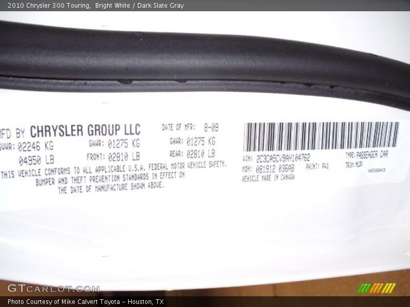 Bright White / Dark Slate Gray 2010 Chrysler 300 Touring