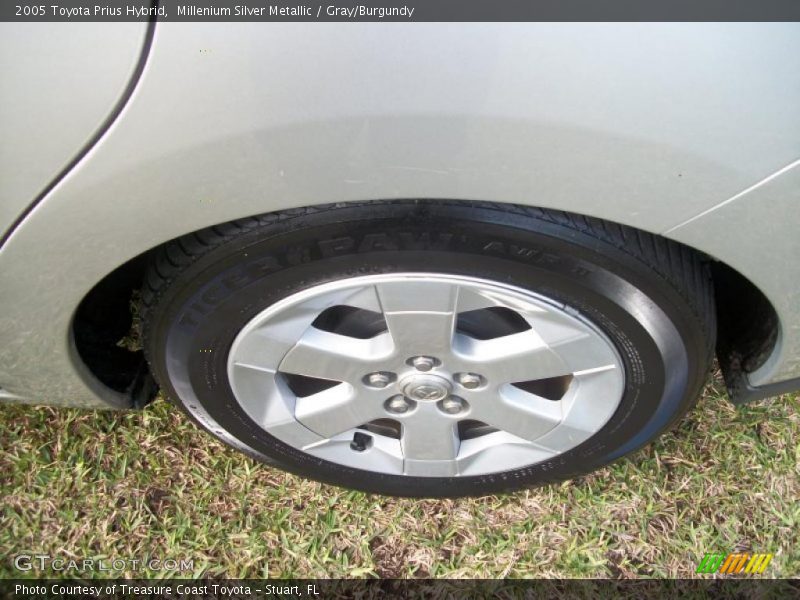 Millenium Silver Metallic / Gray/Burgundy 2005 Toyota Prius Hybrid