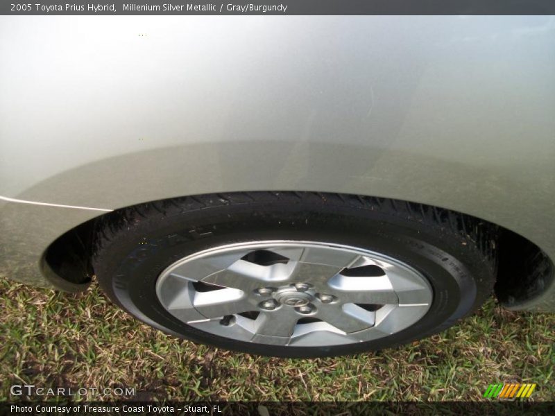Millenium Silver Metallic / Gray/Burgundy 2005 Toyota Prius Hybrid