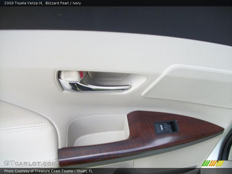 Blizzard Pearl / Ivory 2009 Toyota Venza I4