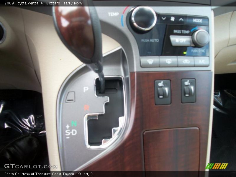 Blizzard Pearl / Ivory 2009 Toyota Venza I4