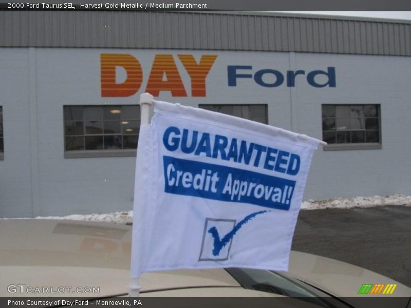 Harvest Gold Metallic / Medium Parchment 2000 Ford Taurus SEL