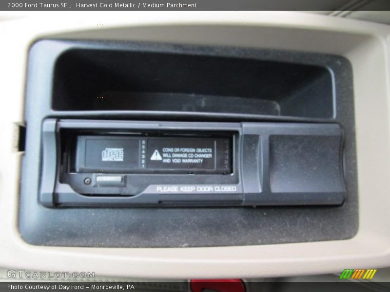 Harvest Gold Metallic / Medium Parchment 2000 Ford Taurus SEL