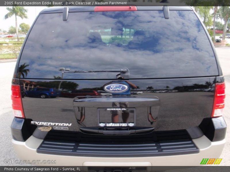 Black Clearcoat / Medium Parchment 2005 Ford Expedition Eddie Bauer