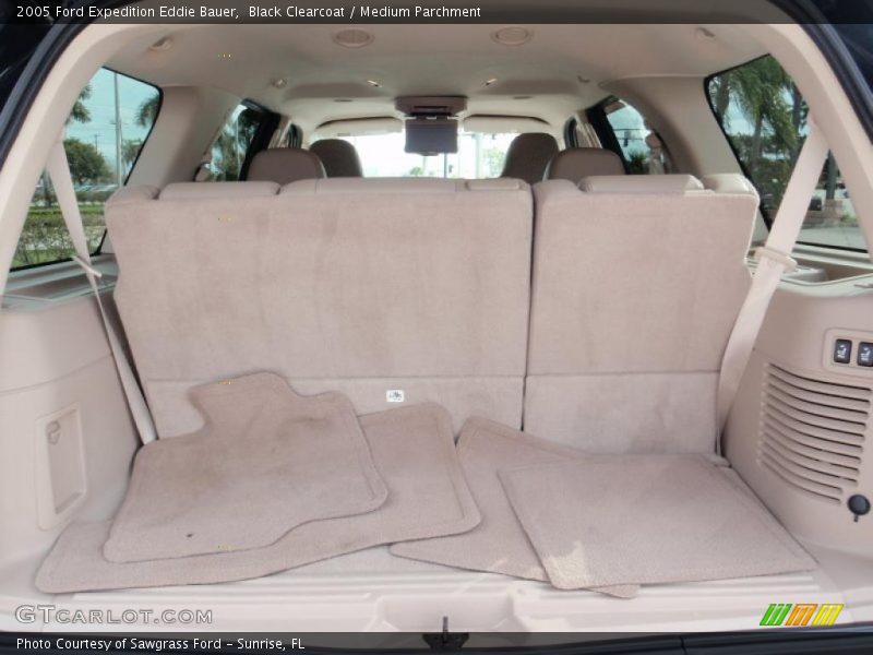 Black Clearcoat / Medium Parchment 2005 Ford Expedition Eddie Bauer