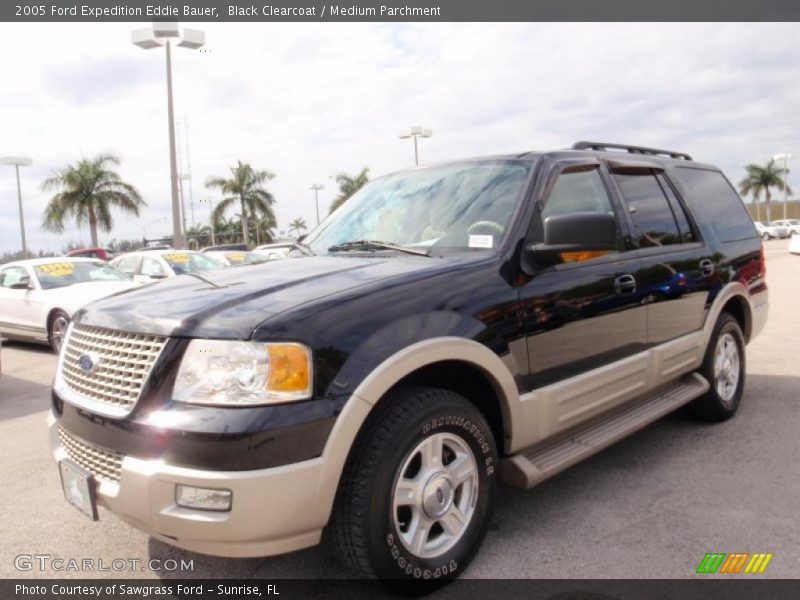 Front 3/4 View of 2005 Expedition Eddie Bauer