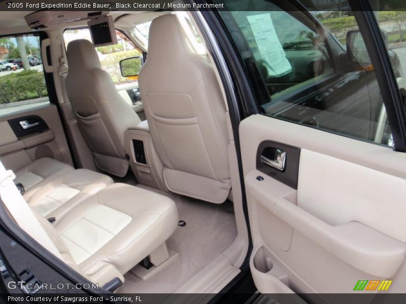 Black Clearcoat / Medium Parchment 2005 Ford Expedition Eddie Bauer