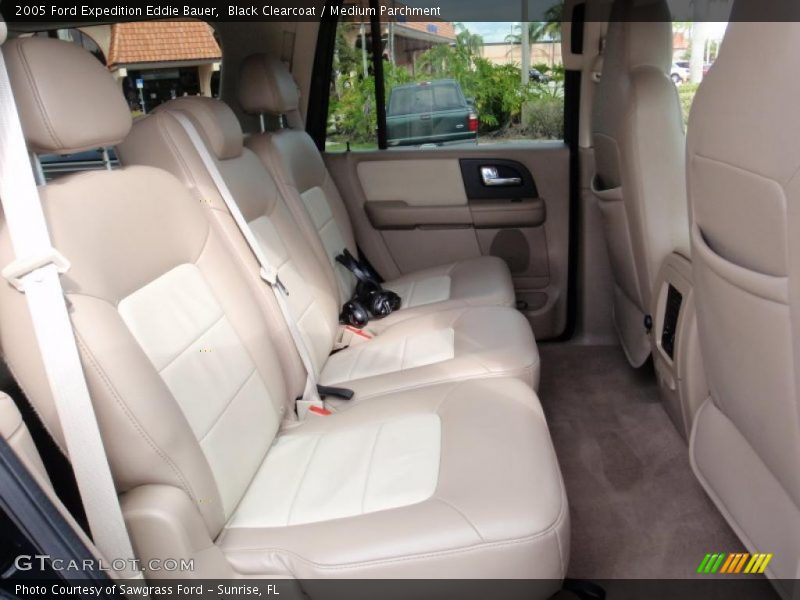 Black Clearcoat / Medium Parchment 2005 Ford Expedition Eddie Bauer