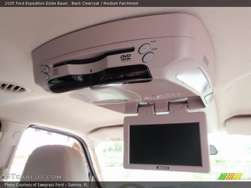 Black Clearcoat / Medium Parchment 2005 Ford Expedition Eddie Bauer