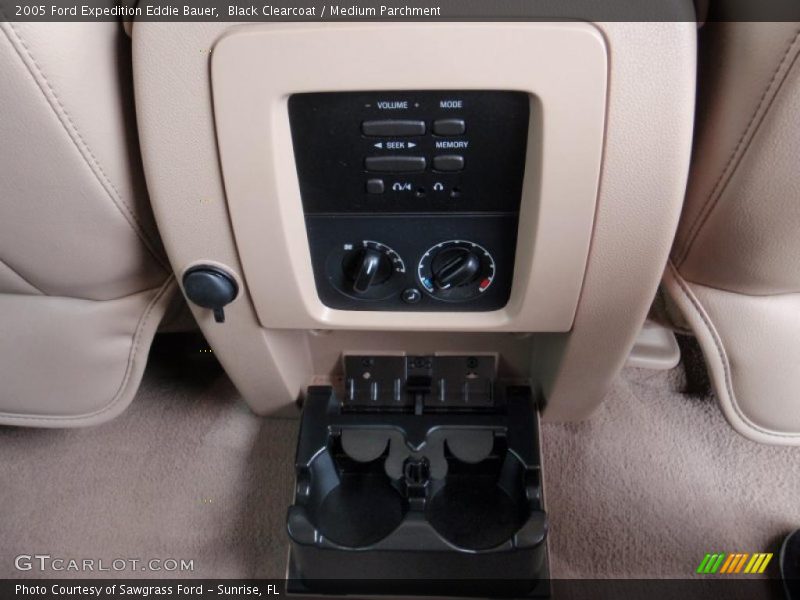 Black Clearcoat / Medium Parchment 2005 Ford Expedition Eddie Bauer
